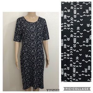 🆕 LuLaRoe Julia Black & White print Dress